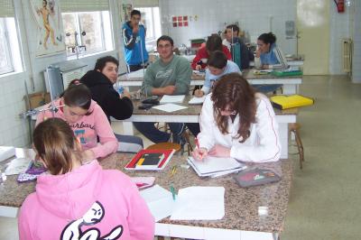 Voltamos a fisica e qu&iacute;mica e o laboratorio. Como traballan todos os meus alumnos que esixente son. Pero &eacute; polo voso ben rapaces e rapazas. 4&ordm; ESO Ribadumia.